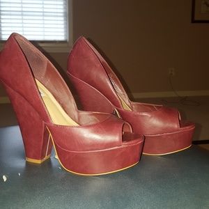 Super cute & trendy Steve Madden heels